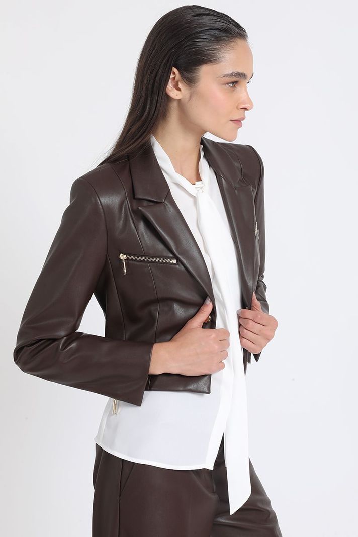 Blazer Crop Efecto Cuero Con Cierres, Chocolate Liola-2