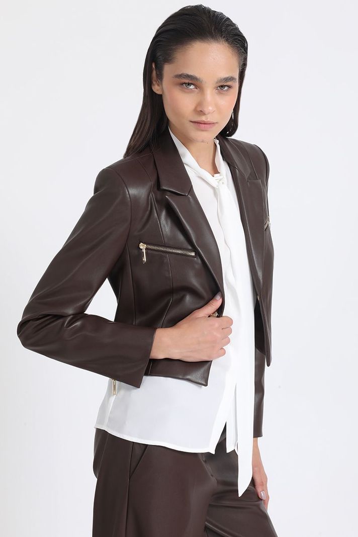 Blazer Crop Efecto Cuero Con Cierres, Chocolate Liola-4