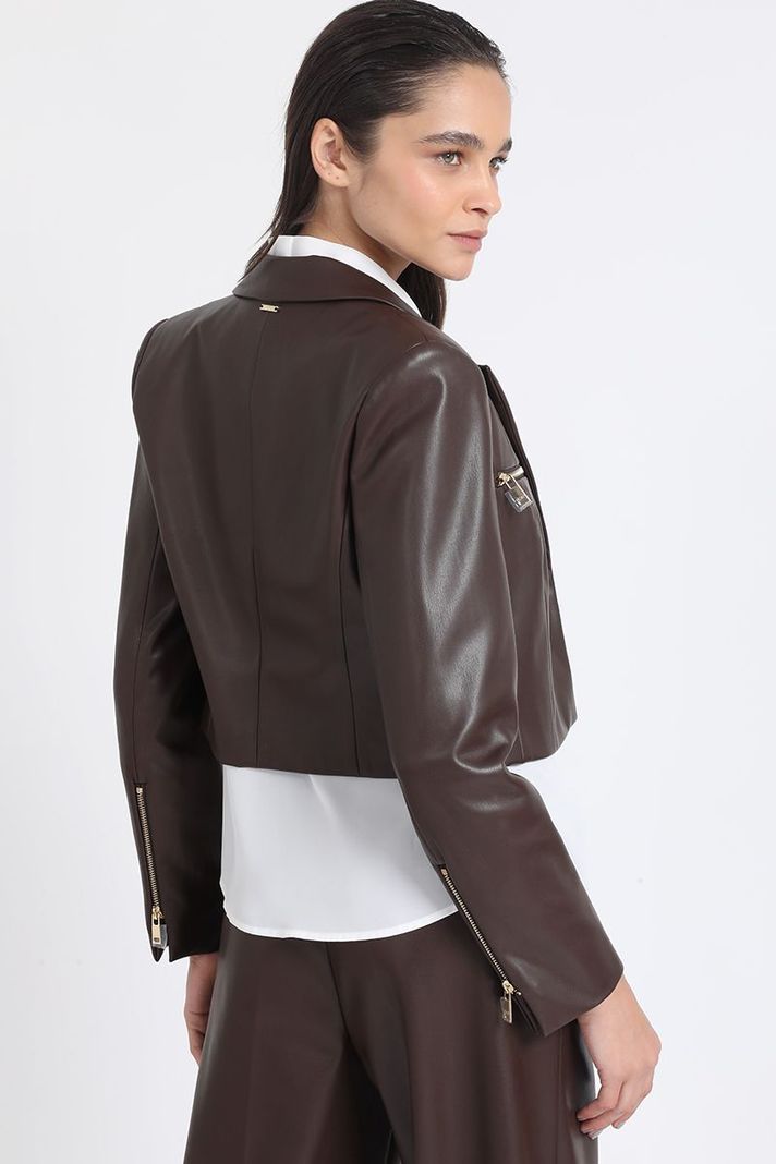 Blazer Crop Efecto Cuero Con Cierres, Chocolate Liola-5