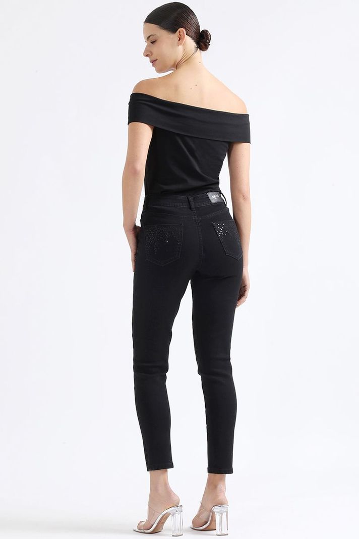 Jeans Color Skinny, Bordado, Tiro Medio, Negro Liola-3