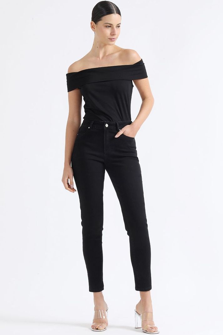 Jeans Color Skinny, Bordado, Tiro Medio, Negro Liola-6
