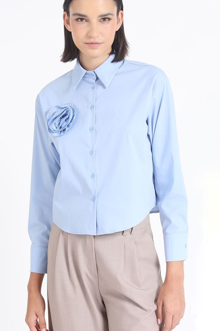 Camisa Poplin Algodón, Aplicación Flor, Celeste Liola-1