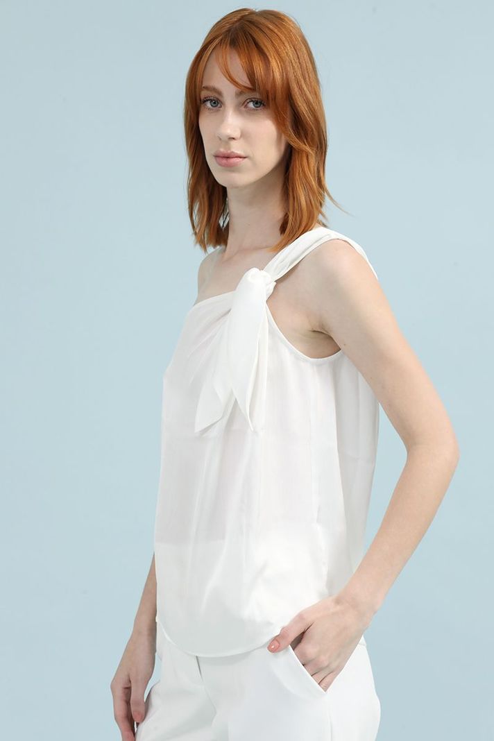 Top Satin  Asimetrico, Anudado En Hombro, Crudo Liola-1