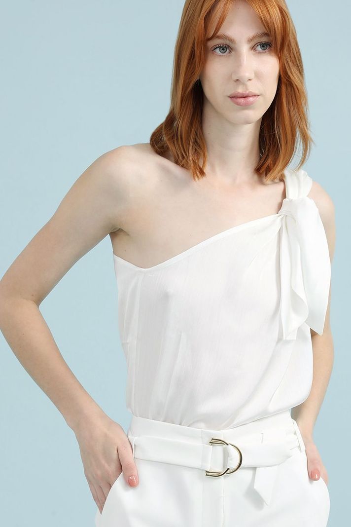 Top Satin  Asimetrico, Anudado En Hombro, Crudo Liola-3