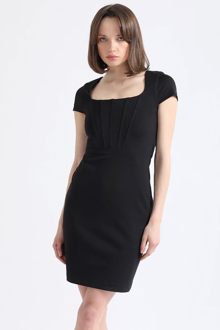 Vestido Entallado, Cortes Corse, Negro Liola-0