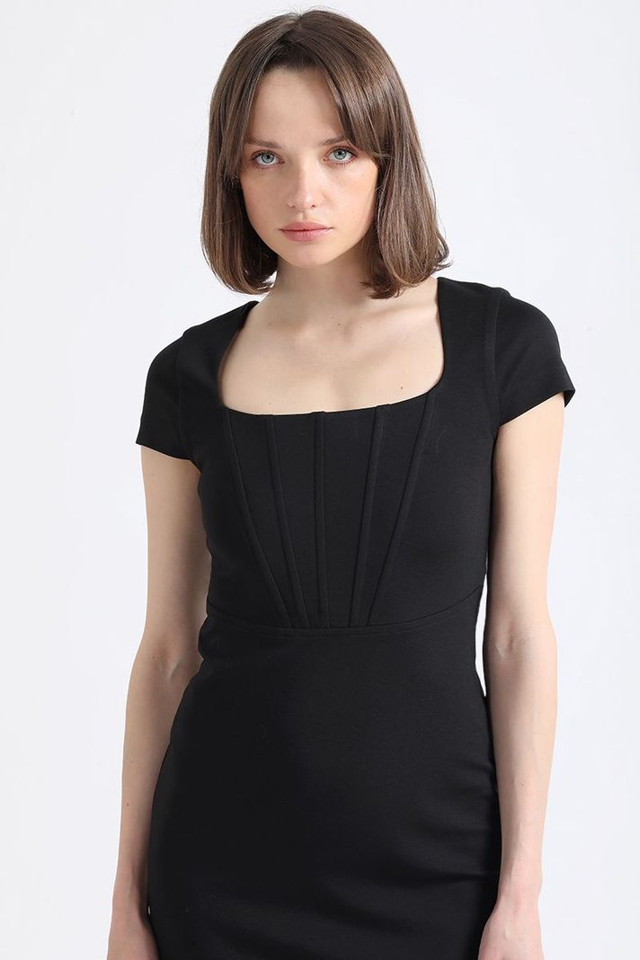 Vestido Entallado, Cortes Corse, Negro Liola-3