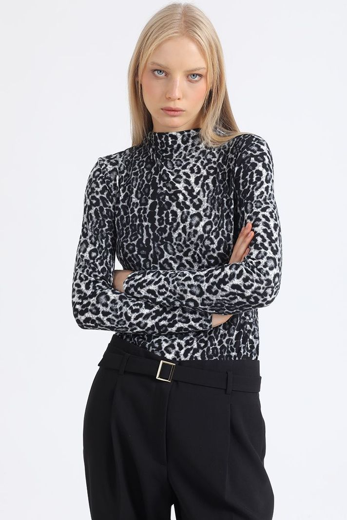 Polera Tipo Beatle, Estampado Animal, Negro Liola-3