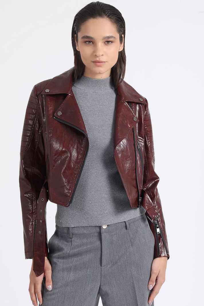 Chaqueta Crop Biker, Efecto Cuero, Burdeo Liola-2