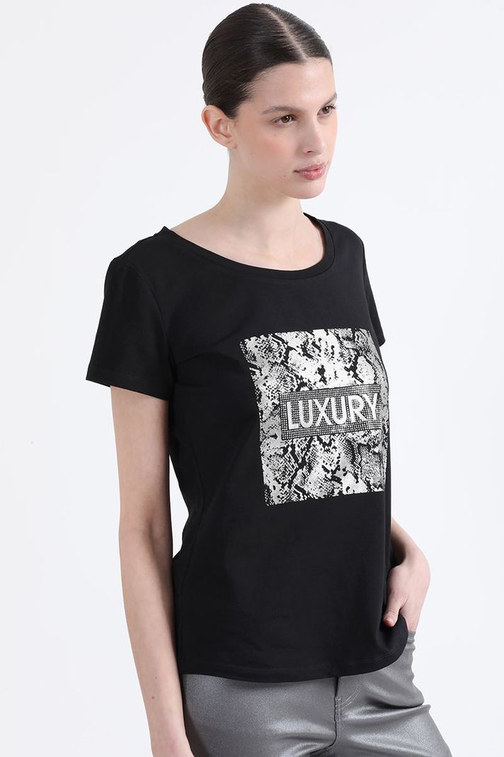 Polera Algodón Spandex, Con Estampado Folia, Negro  Liola-4