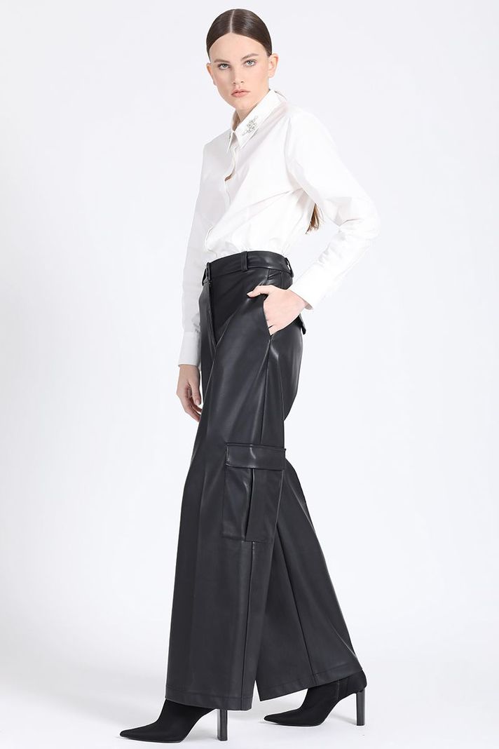 Pantalon Cargo Ancho, Efecto Cuero, Negro Liola-4