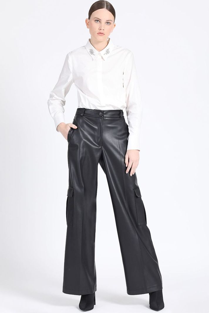 Pantalon Cargo Ancho, Efecto Cuero, Negro Liola-5