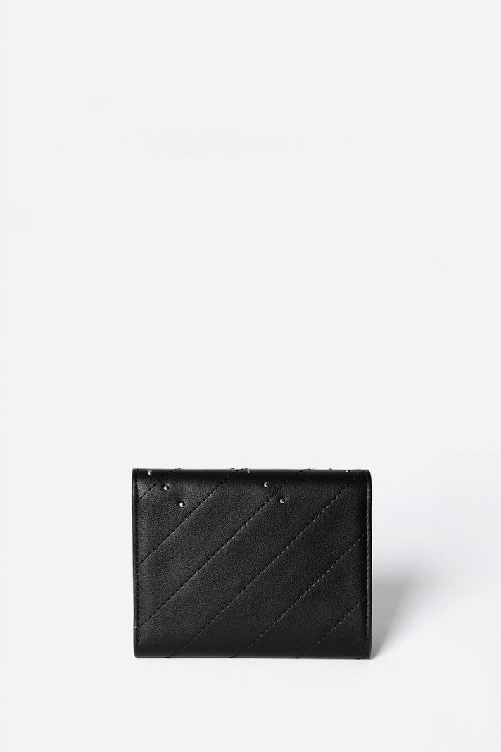 Billetera Con Tachas, Efecto Cuero, Negro Liola-2