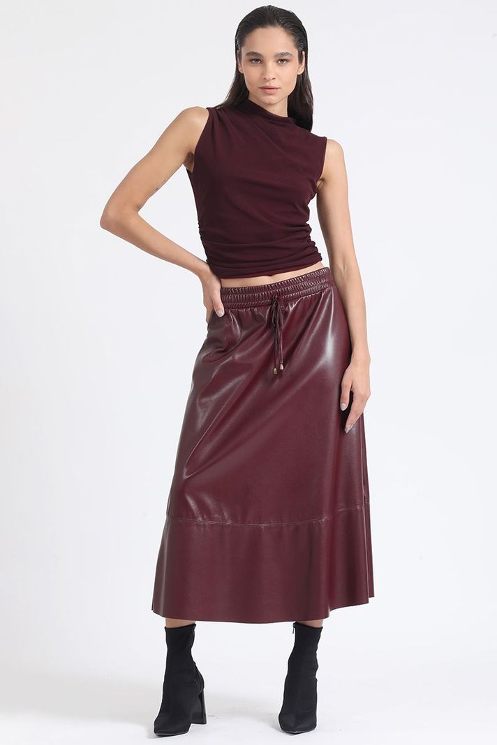 Falda Amplia Midi Efecto Cuero, Vino Liola-2