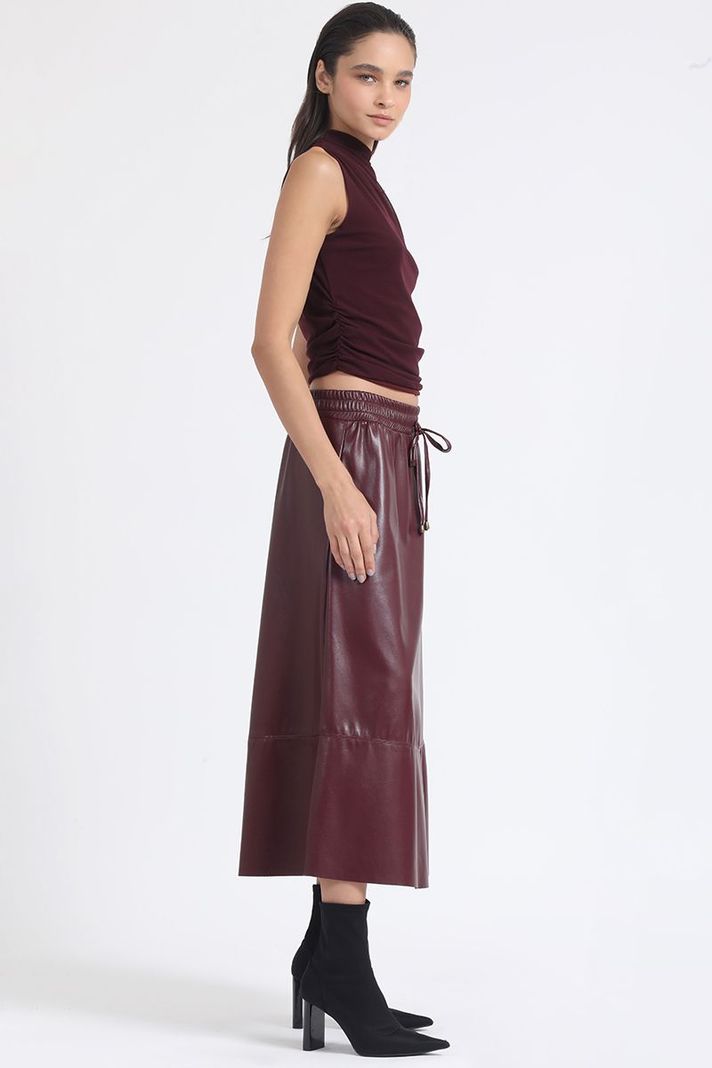 Falda Amplia Midi Efecto Cuero, Vino Liola-4