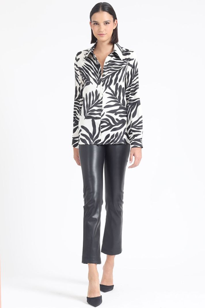Pantalon Pitillo, Tiro Medio, Efecto Cuero, Negro Liola-0
