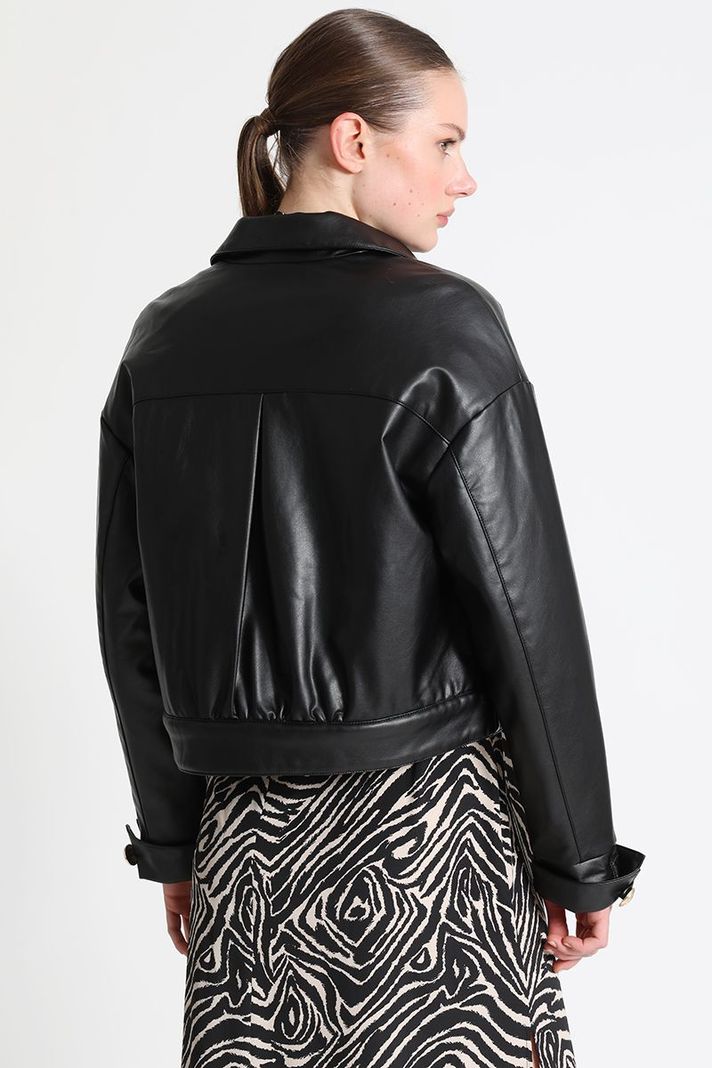 Chaqueta Corta Efecto Piel Negro Liola-2