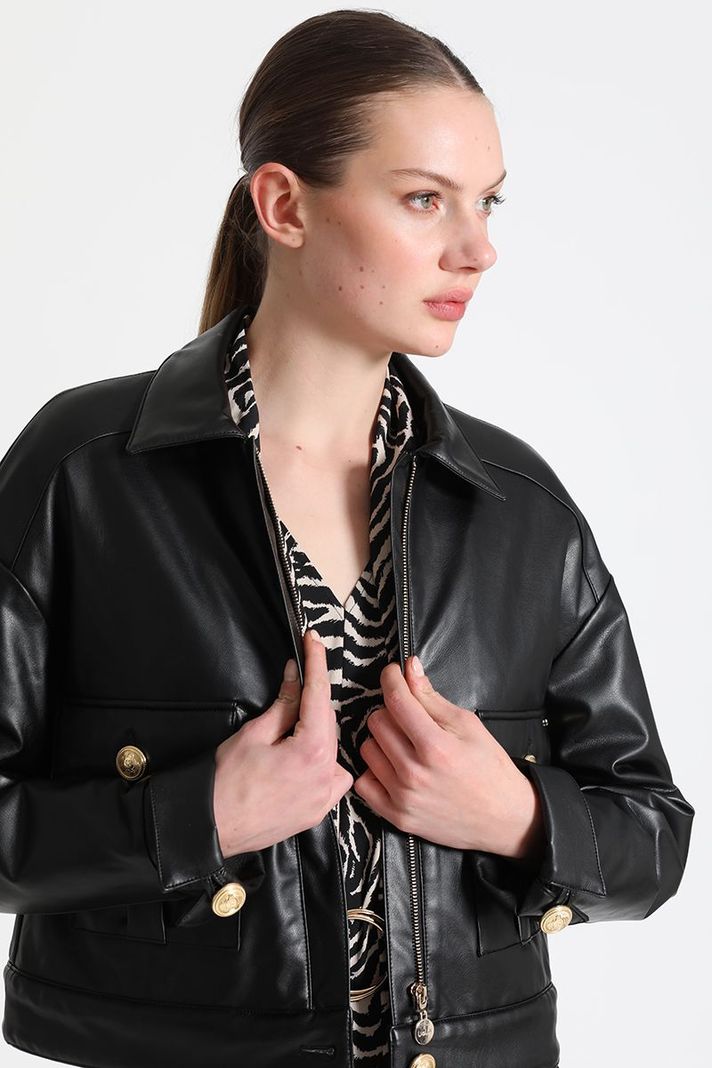 Chaqueta Corta Efecto Piel Negro Liola-3