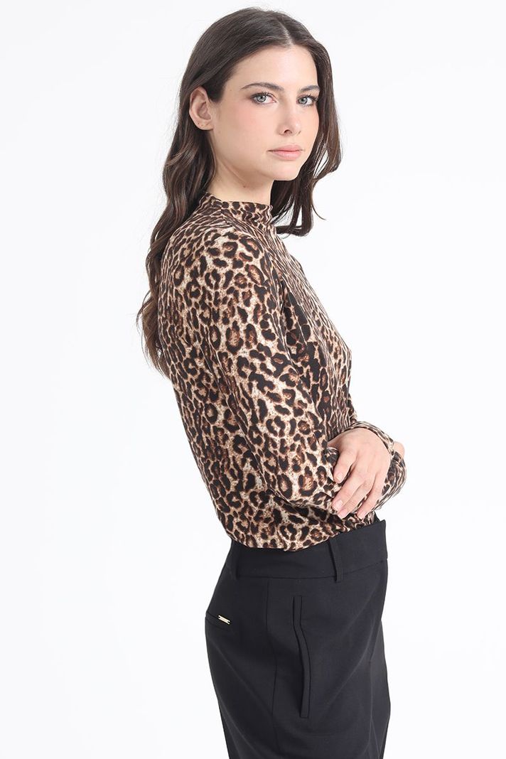Polera Tipo Beatle, Estampado Animal, Café Liola-3
