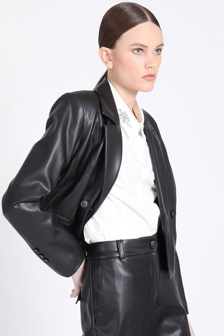 Blazer Cropped Cruzado Efecto Cuero, Negro Liola-0