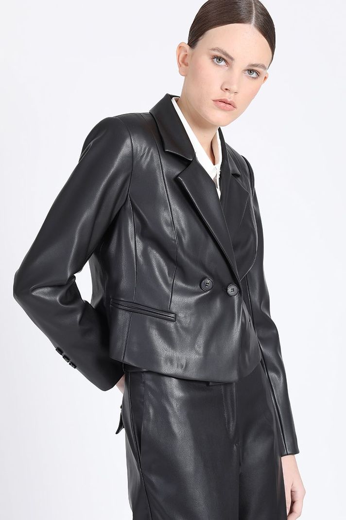 Blazer Cropped Cruzado Efecto Cuero, Negro Liola-1