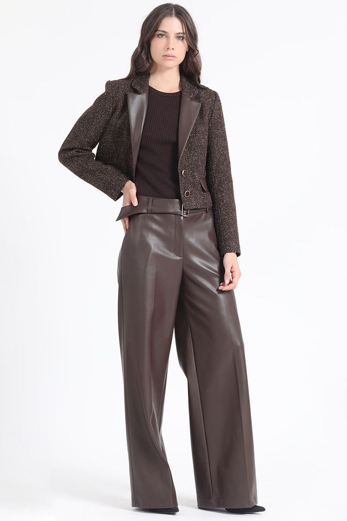 Blazer Crop Tweed Fantasia Con Aplicación Cuero, Café Liola-2