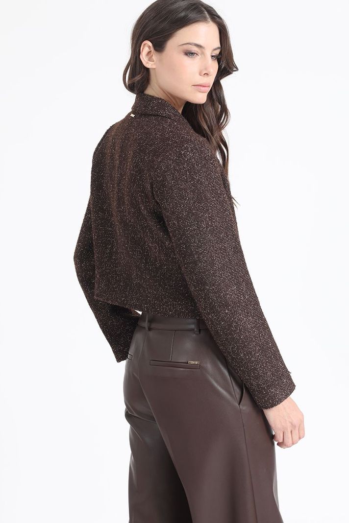 Blazer Crop Tweed Fantasia Con Aplicación Cuero, Café Liola-4