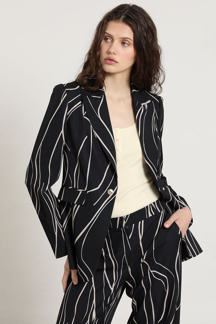 Blazer semi recto, estampado, negro Liola