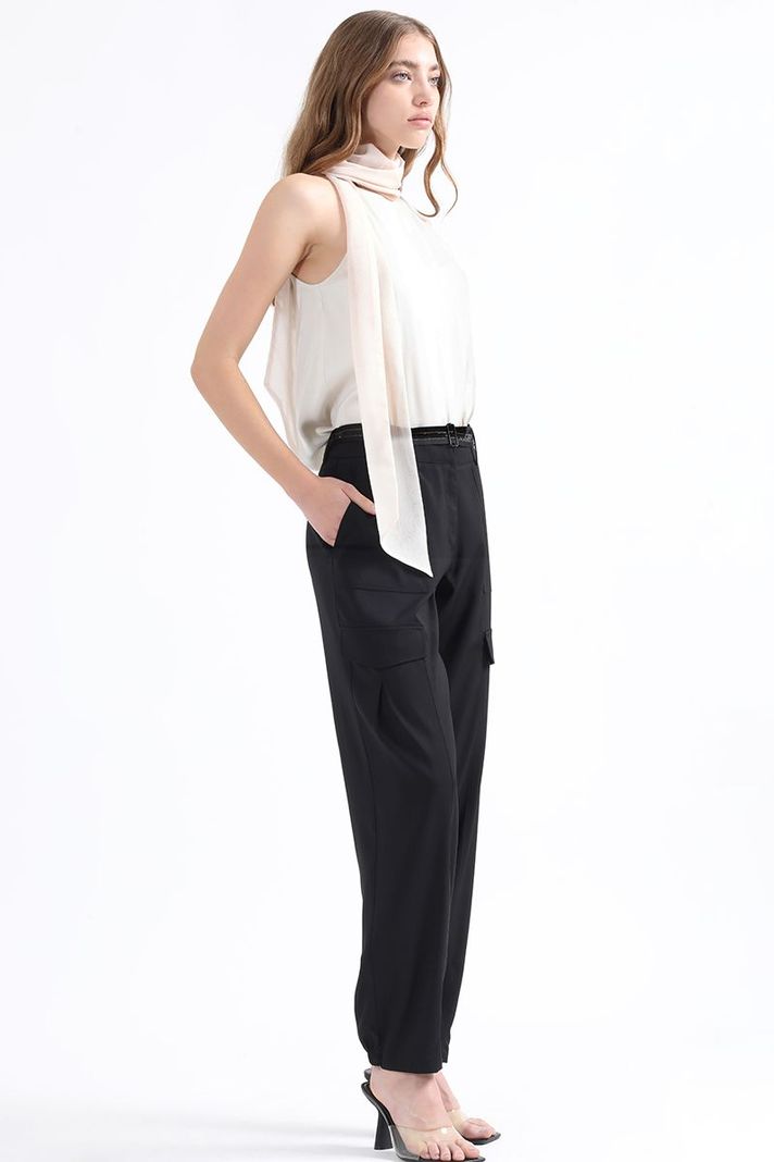 Pantalon Cargo Tiro Medio Cinturon Strass, Negro Liola-3