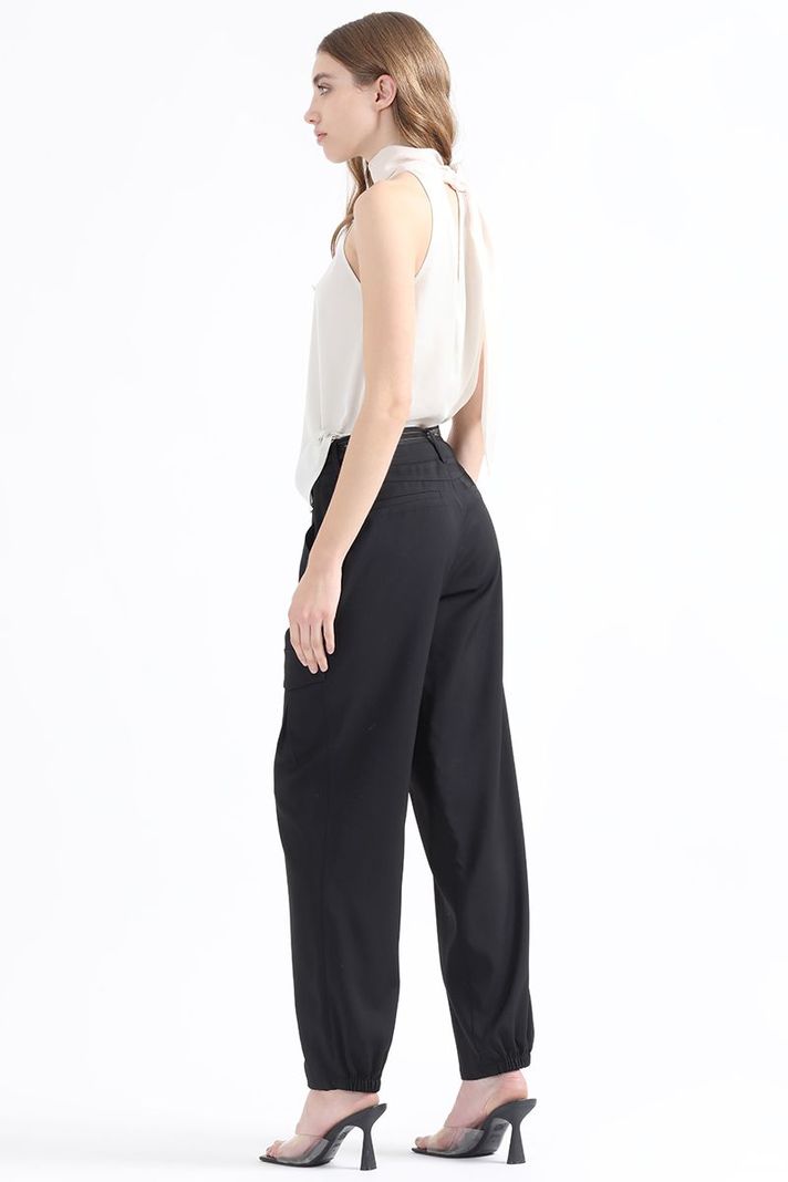 Pantalon Cargo Tiro Medio Cinturon Strass, Negro Liola-4