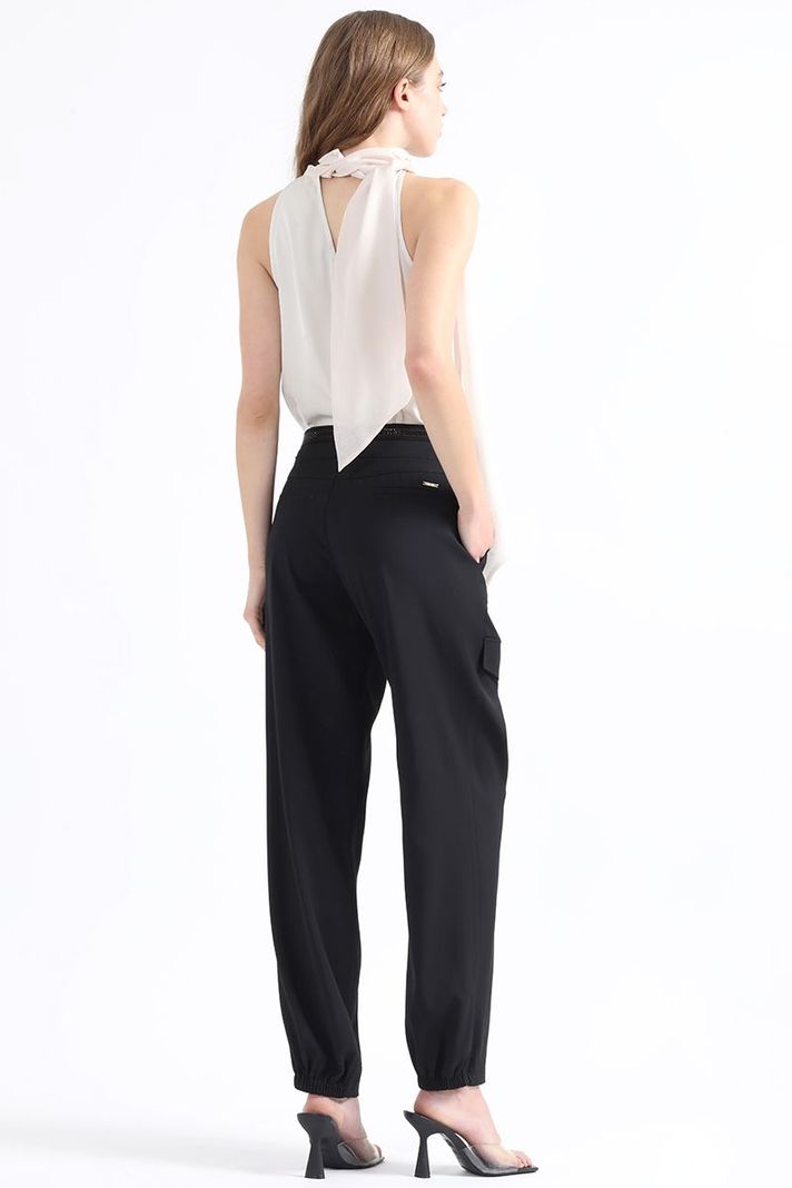 Pantalon Cargo Tiro Medio Cinturon Strass, Negro Liola-5
