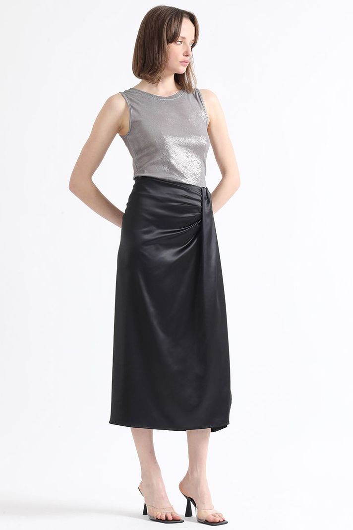Falda Midi Cruce Asimetrico, Satin Negro Liola-4