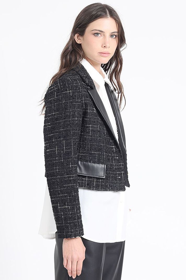 Blazer Crop En Tweed Fantasia Con Aplicación Cuero, Negro Liola-0