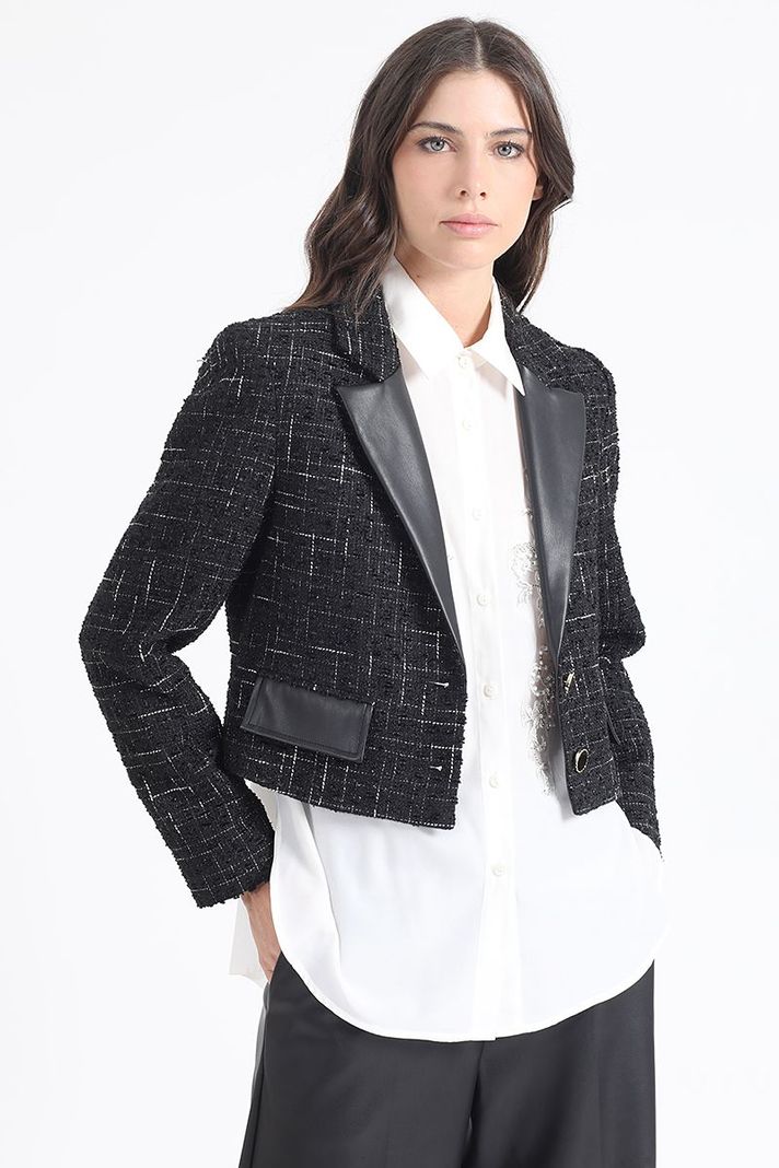 Blazer Crop En Tweed Fantasia Con Aplicación Cuero, Negro Liola-1