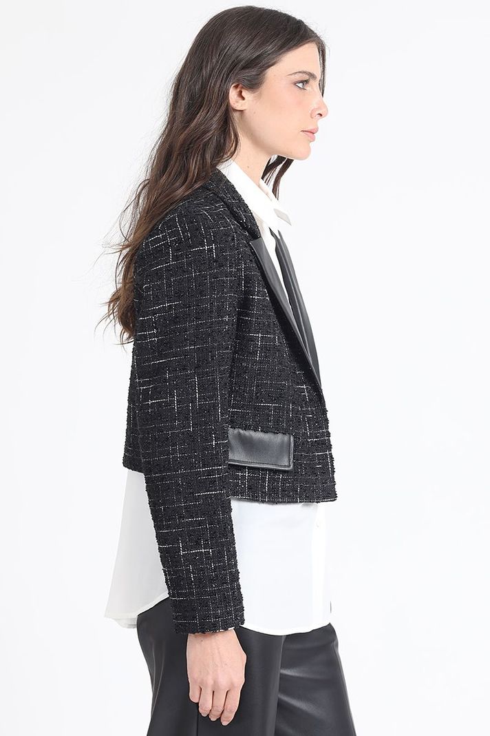 Blazer Crop En Tweed Fantasia Con Aplicación Cuero, Negro Liola-3