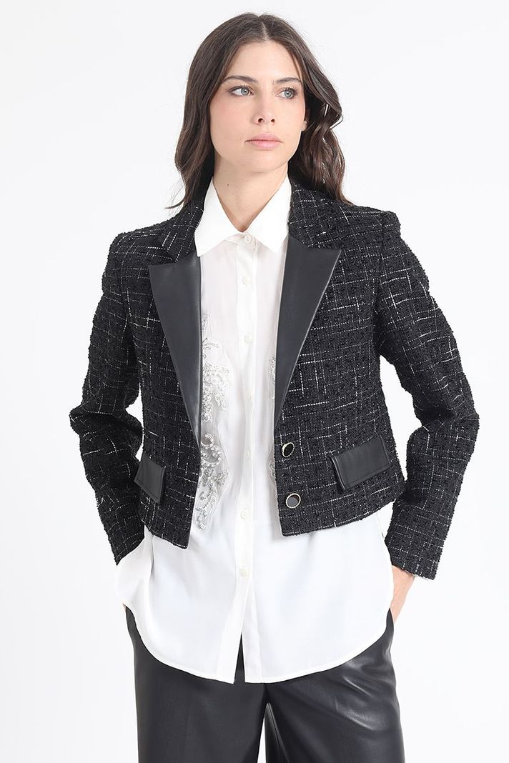 Blazer Crop En Tweed Fantasia Con Aplicación Cuero, Negro Liola-5