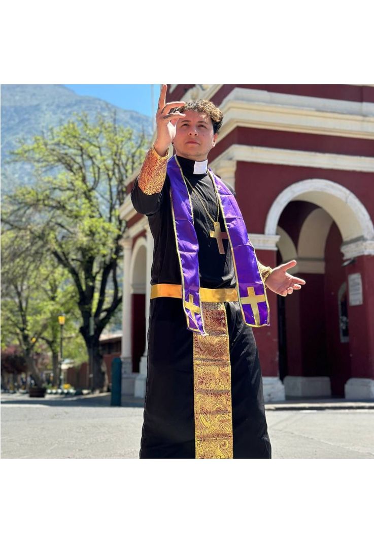 Disfraz Cosplay Cura Monje Morado Religioso - M-2