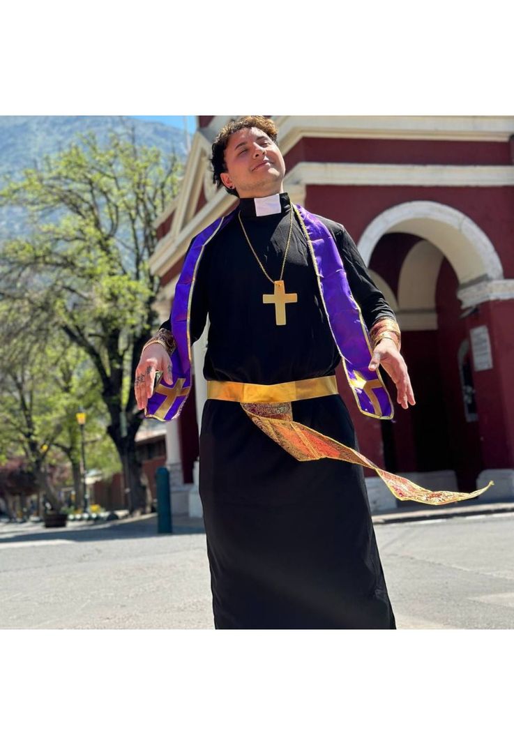 Disfraz Cosplay Cura Monje Morado Religioso - M-3
