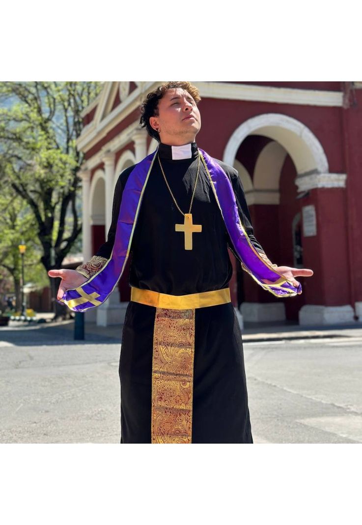 Disfraz Cosplay Cura Monje Morado Religioso - M-5