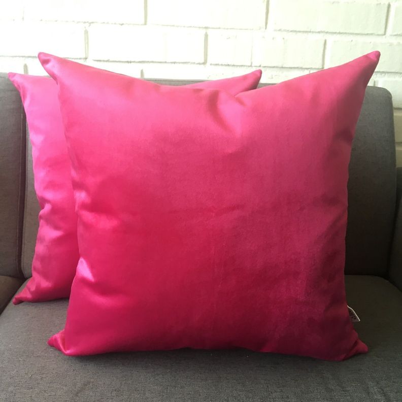 COJIN DECORATIVO DISEÑO SUAVE ROSA FUCSIA 45X45 RELLENO-2