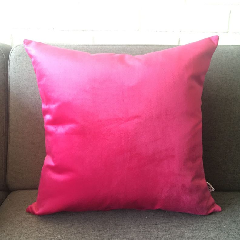COJIN DECORATIVO DISEÑO SUAVE ROSA FUCSIA 45X45 RELLENO-1