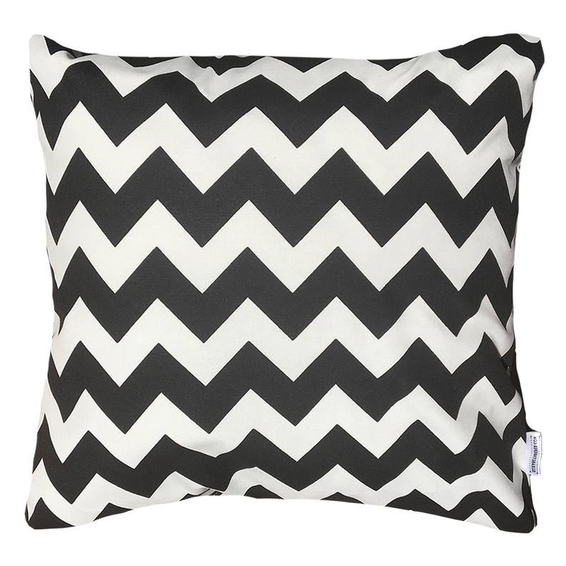 COJIN DECORATIVO DISENO ZIGZAG BLANCO Y NEGRO 50x50 RELLENO