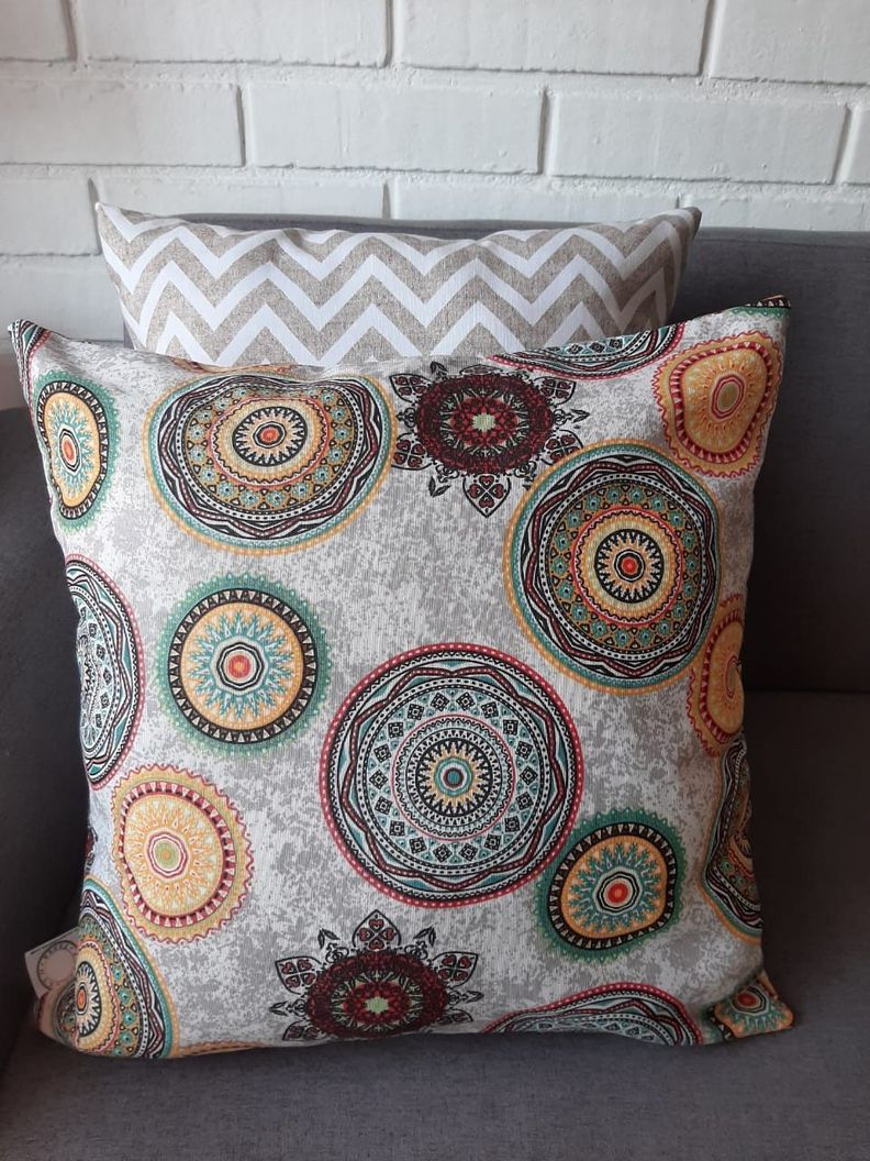 COJIN DECORATIVO DISEÑO MANDALAS DE COLORES 60X60 RELLENO-1