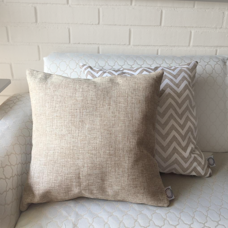 FUNDA COJIN DECORATIVO DISEÑO ZIGZAG CREMA Y BLANCO 60x60-1