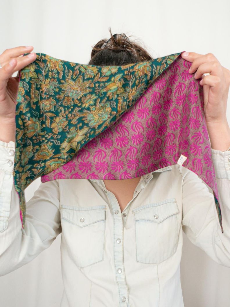 Pañoleta Seda Reversible Fucsia-1