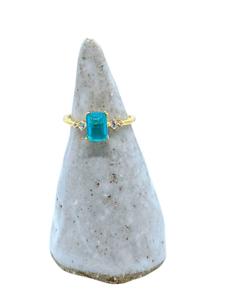 Anillo de Plata con Baño de oro 18k de 3mc. Intenso Cristal Calipso corte Esmeralda-3