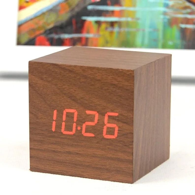 RELOJ DIGITAL DESPERTADOR DE MADERA ROJO-0