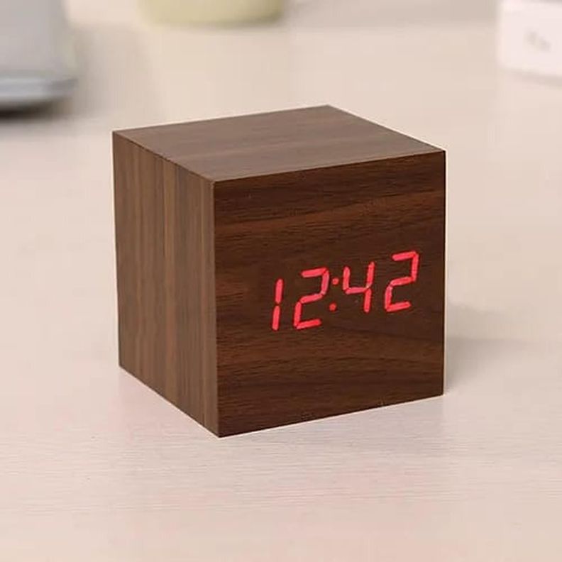 RELOJ DIGITAL DESPERTADOR DE MADERA ROJO-1