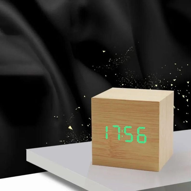 RELOJ DIGITAL DESPERTADOR DE MADERA VERDE-1