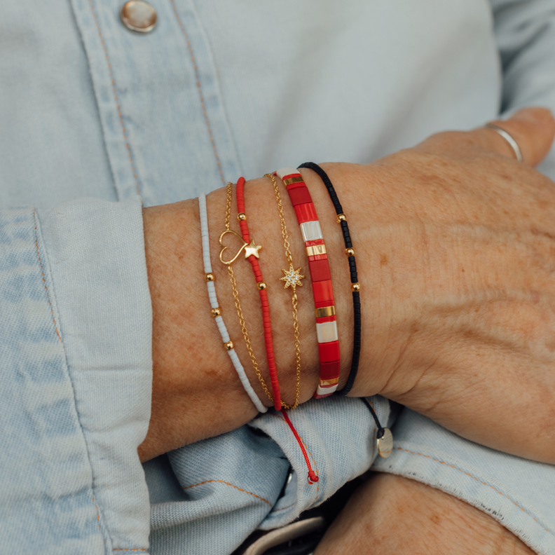 Pulsera Negra con Mostacillas Bañadas en Oro-5