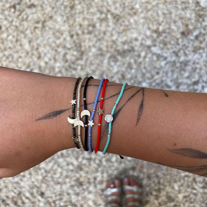 Pulsera Roja con Estrella y Mostacillas de Plata-1